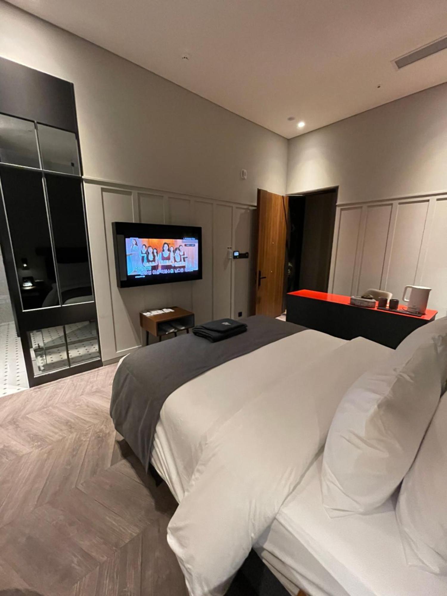 Junibino Hotel Hongdae Szöul Kültér fotó